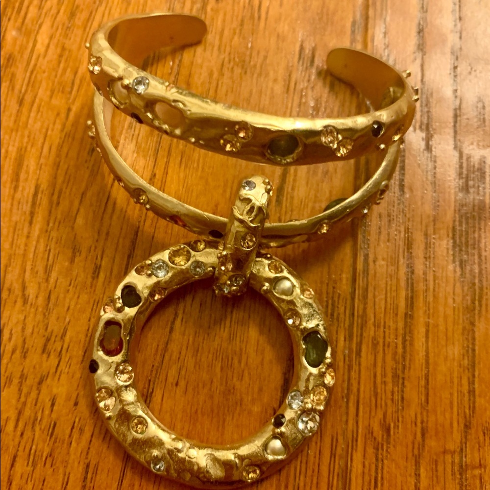 New authentic Chanel pre-fall 2017 trazo cuff